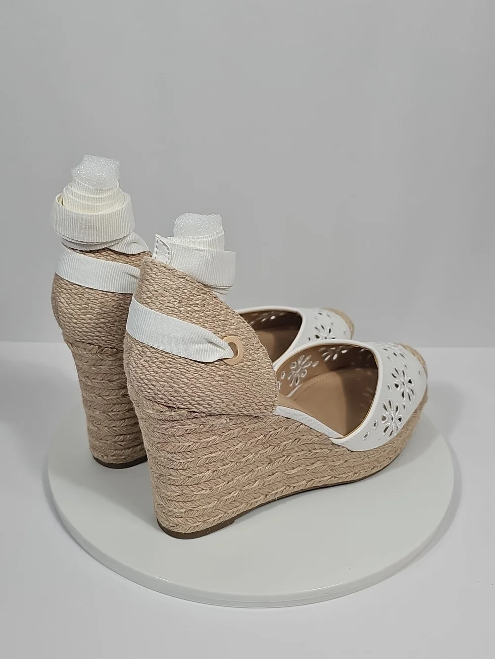 NIB On 34th Melindaa Eyelet Espadrille Wedge Lace Up Sandals White 10 Neutral